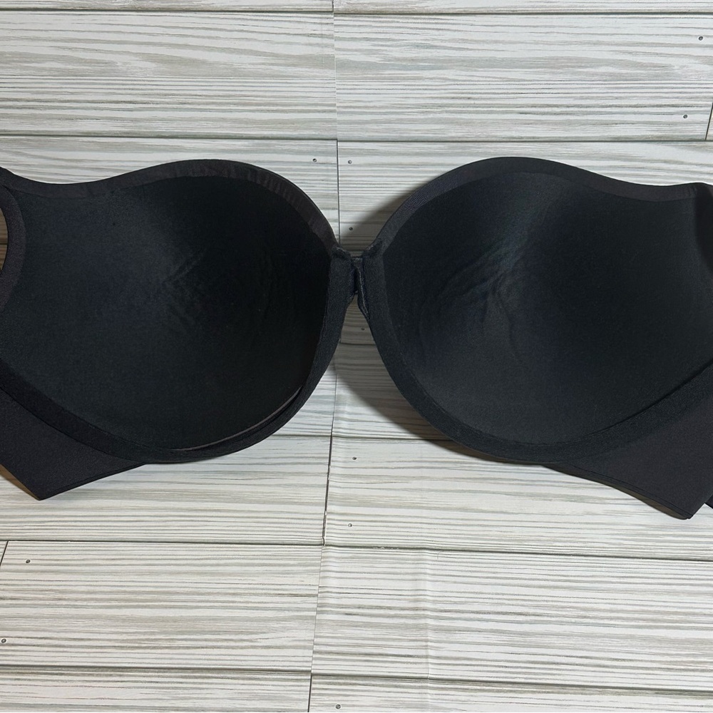 SKIMS Black Seamless Molded T-Shirt Bra - Picture 4 of 9